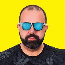 Recado importante! Parem de cair em golpes, estão usando a minha foto para  aplicar vários golpes nos seguidores! Meu perfil oficial tem o selo AZUL ao  lado da minha foto! Eu não