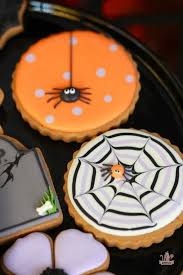 Halloween Cookies Sweetopia Galletas De Azucar Decoradas Decoracion De Galletas Galletas Decoradas Halloween