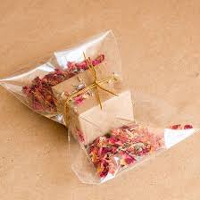 Channel Rowan Atkinson With This Love Actually Inspired Gift Wrap Tutorial For Valentine S Day Gift Wrapping Gifts Valentine Day Gifts