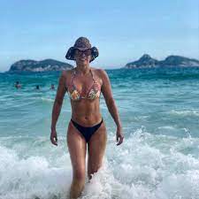 Full conectada, trato de responder siempre! Ivette Vergara Comparte Foto En Bikini Con Potente Mensaje De Amor Propio