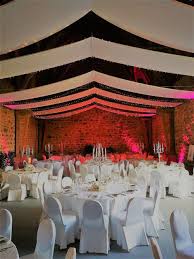 Festliche Stuhldeko 7 Ideen Fur Deine Hochzeit Auf Deiner Hochzeit Darf Eine Wunderschone Und Passende Hochzeitsdeko A Hochzeitsdeko Hochzeit Hochzeitstafel