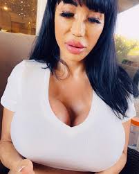 A FASCINATING Woman's Article