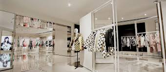 Diamond Oriental Plaza Da Aydinlatma Konsepti Markanin Kimligini Ve Sundugu Urunlerin Ozelligini Etkili Bir Bicimde Iletmek Uz Aydinlatma Tasarimi Tasarim Led