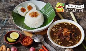 Rawon disajikan satu mangkuk dengan nasi dan kecambah. Nasi Rawon Surabaya Eaast Java Specific Beef Soup Picture Of Omah Cobek Restaurant Mataram Tripadvisor