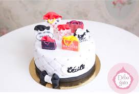 Epingle Par Debo Gato Sur Fashion Gateau Personnalise Cake Design Gateau Anniversaire