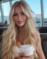 Holly Mancuso's Instagram, Twitter & Facebook