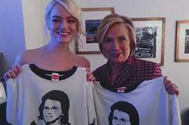 Posiert Emma Stone wirklich nackt mit Hillary Clinton? - freenet.de
