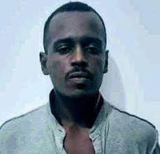 Congo🇨🇬: Assassinat présumé d'Ephrem Ngoula. Ci-dessous les amants  maudits. Emmanuel Salgado (18 ans, élève en classe de 1ère) et son amant  Merveille O'neill Itsika (31 ans, ingénieur), lors de leur déférement devant