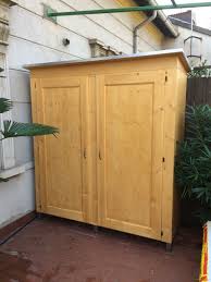 Il legno è già trattato per l'esterno e la parte superiore dei mobili è concepita in modo che sia impermeabile e che resista agli agenti atmosferici. Fadini Mobili Cerea Verona