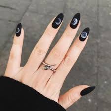 The nature of all pictures is nsfw(18+) and the whole model is shown(or most of her). Pin On Nails