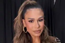 Ivete Sangalo posa com suas filhas gêmeas: “são a sua cara”