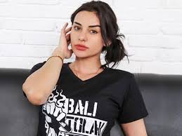 Jerinx yang dinyatakan bebas murni ini menghirup udara bebas, selasa pagi. Pantas Nora Alexandra Istri Jerinx Hidup Enak Ternyata Helli