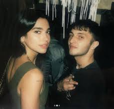 Dua lipa's boyfriend 2021 is anwar hadid. Dua Lipa Takes Anwar Hadid To Her Family S Home Kosovo Metro News