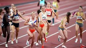 Złota sztafeta mieszana 4x400 m na podium igrzysk. Yfni48 Kqz Lam