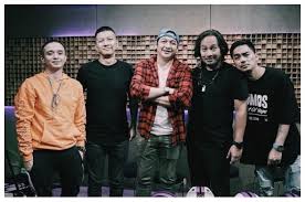Lirik dan chord doa untuk ibu oleh ungu. Lirik Lagu Dan Chord Gitar Demi Waktu Oleh Ungu Maafkan Aku Menduakan Cintamu Kabar Besuki