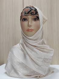 Georgette White Scarf Hijab Casual Wear Off White Striped Georgette Islamic  Hijab At ₹ 249