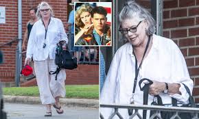 What script could make that relationship believable let alone not make the. Top Gun Bombshell Kelly Mcgillis 62 Is Unrecognizable As She Steps Out In Baggy Ensemble Daily Mail Online