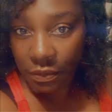 Stephanie Cathcart's Instagram, Twitter & Facebook