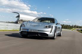 In this process, the solenoid coils of the stator consist of rectangular wires instead. Fahrbericht Porsche Taycan Der Einzige Seiner Art