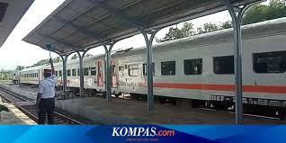 Maybe you would like to learn more about one of these? Mulai Besok Tak Semua Orang Boleh Naik Kereta Api Jarak Jauh Halaman All Kompas Com