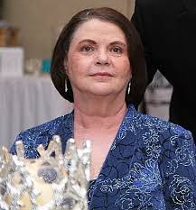 Vicki Hogan's Instagram, Twitter & Facebook