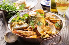 Cataplana De Peixes E Frutos Do Mar A Algarvia Genre De Bouillabaisse De Poissons Et Fruits De Mer D Algarve Receitas Peixe E Marisco Culinaria Portuguesa