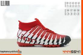 toptan spor ayakkabi panosundaki pin