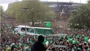 Places bremen, germany community organization werder bremen fans. Video Hoardes Of Werder Bremen Fans Inspire Team Ahead Of Relegation Showdown 90min