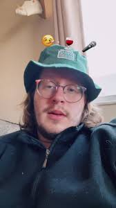 why does my cat be sheddin like this tho