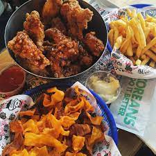 Deep fry chicken wings for approximately eight to 10 minutes in oil that's heated to 375 degrees fahrenheit. Angry Chicken Fast Food Kreuzberg Berlin Creme Guides