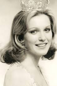 Dorothy Benham's Instagram, Twitter & Facebook