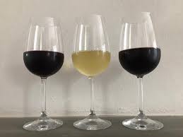 La maggior parte delle persone segue questo consiglio, ma non sempre è a conoscenza dei veri motivi per cui lo specialista. Quanto Vino Versare In Un Bicchiere Blog Wineshop It
