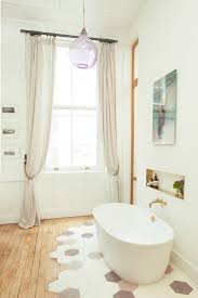 Hier Passt Alles Zusammen Freistehende Badewanne An Der Wand Befestigter Wasserhahn Wundervoll Traumhafte Badezimmer Badezimmer Design Badezimmer Renovieren