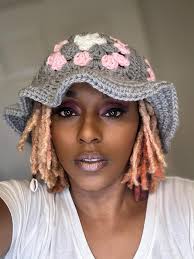 Hi, I searched for this but only saw from 2022. Anyone teach knitting  classes?