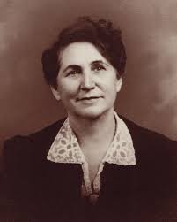 Aileen Gregory's Instagram, Twitter & Facebook