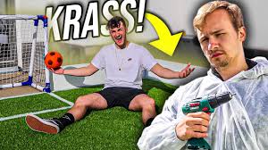 Fertige modelle aus diesem material erhalten sie allerdings im baumarkt. Das Haben Wir Fur Unseren Eigenen Fussballplatz Gebaut Youtube