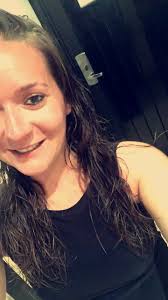 Dani Simons (@danigalsimons)