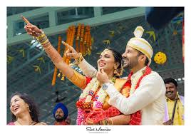 During 2021 the lastolite by manfrotto products were all rebranded to manfrotto. The Husband Do You See What I See The Wife Nope Errr Yes I Do This Is Such A Fun Wedding Photography Indian Wedding Photographer Cinema Wedding