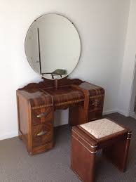 I had a set similar to this that i replaced with a rosewood suite from the 1850's about 3 months ago. 1930 S Art Deco Waterfall Bedroom Furniture 6 Pieces 900 00 Via Etsy Art Deco Bedroom Furniture Art Deco Bedroom Art Deco Furniture