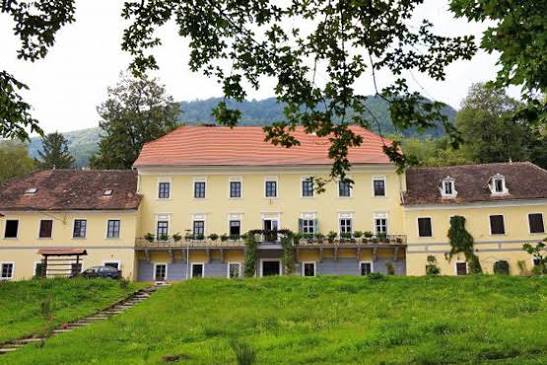 Dvorec Trebnik