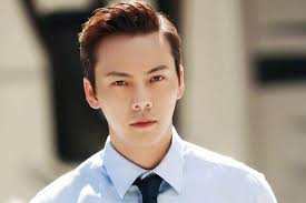 Gia thế khủng của thiếu gia Cbiz Trần Vỹ Đình