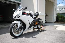Cbr1000rr All White Honda Fireblade Honda Sport Bikes Honda