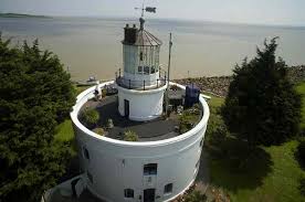 Teetied stellt euch die schönsten seezeichen ostfrieslands vor, die garantiert auch ohne seefahrerkenntnisse einen besuch wert sind. Ubernachten Im Leuchtturm Turmdomizile Fur Himmelsturmer