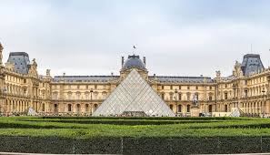 With miles of corridors and 15 acres (six hectares) of exhibition space, paris' largest museum is one of the biggest in the world. Customized Louvre Museum Guided Tour In A Private Group Pariscityvision