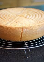 Une Genoise Poids Plume Amuses Bouche Recette Genoise Recette Gateau Genoise Recette Genoise Moelleuse
