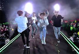 Pin By Derin Sude Sen On Gif Bts Boys Bts Concert Bts Korea The perfect bts concert kimtaehyung animated gif for your conversation. pinterest