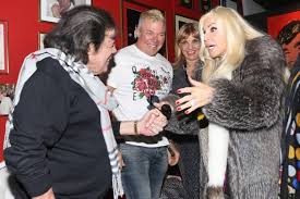 • 1,9 млн просмотров 11 лет назад. Susana Gimenez Fue A Ver El Show De Cacho Castana En El Dia Del Amigo De La Bahia