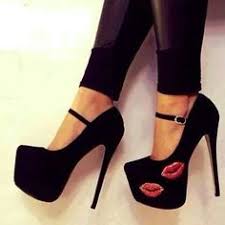 Entre les femmes et les chaussures, c'est une longue histoire d'amour. Chaussures A Talon Femme