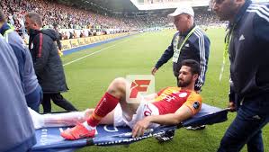 Futbolcu, emre akbaba 4 ekim 1992 yılında doğmuştur. Emre Akbaba Sahalardan Ne Kadar Uzak Kalacak Galatasaray Gs Haberleri Spor