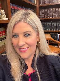 Lynette Dutton's Instagram, Twitter & Facebook